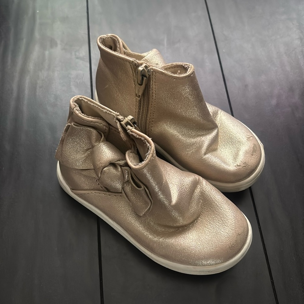 Cat & Jack toddler girl gold bow booties size 8 GUC